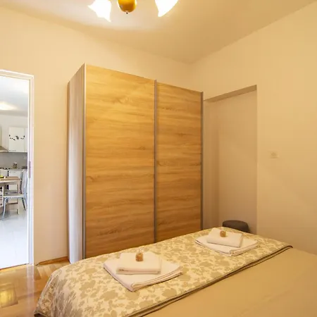With A Swimming Pool Gustirna, Trogir - 11703 Apartman *